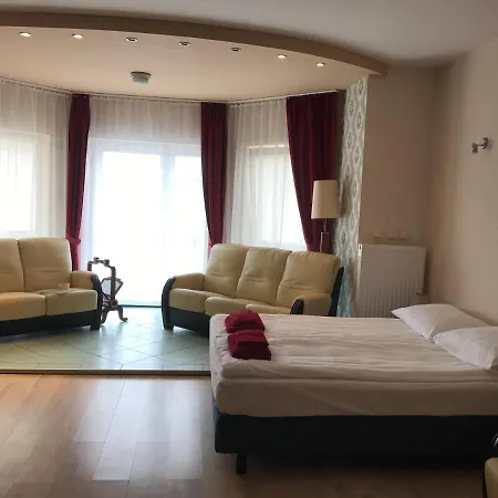 Centrum Noclegowe 5 Apartment *