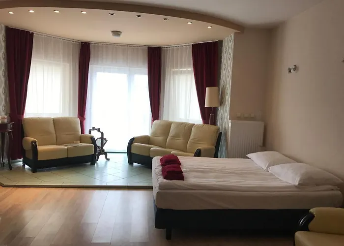 Centrum Noclegowe 5 Апартаменти *